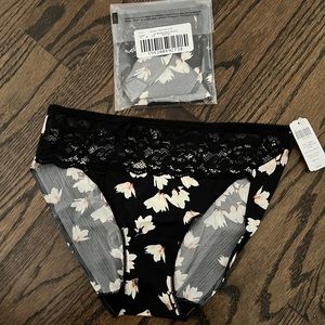 SOMA Vanishing Edge Hipster W Lace - 2 Pair NWT - Black Floral - Med…